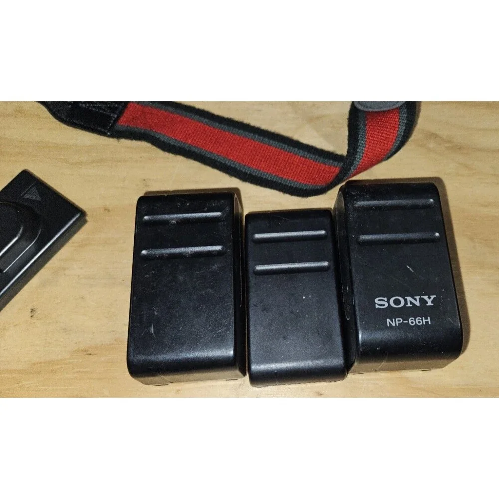 Sony Handycam CCD-F40 Video8 Camcorder w/ Manual Battery Powers On PART REPAIR